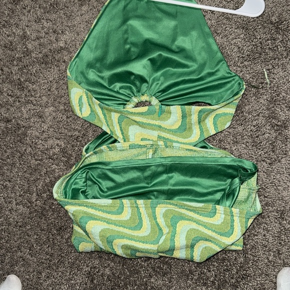 Zara cut our halter dress - Picture 7 of 8